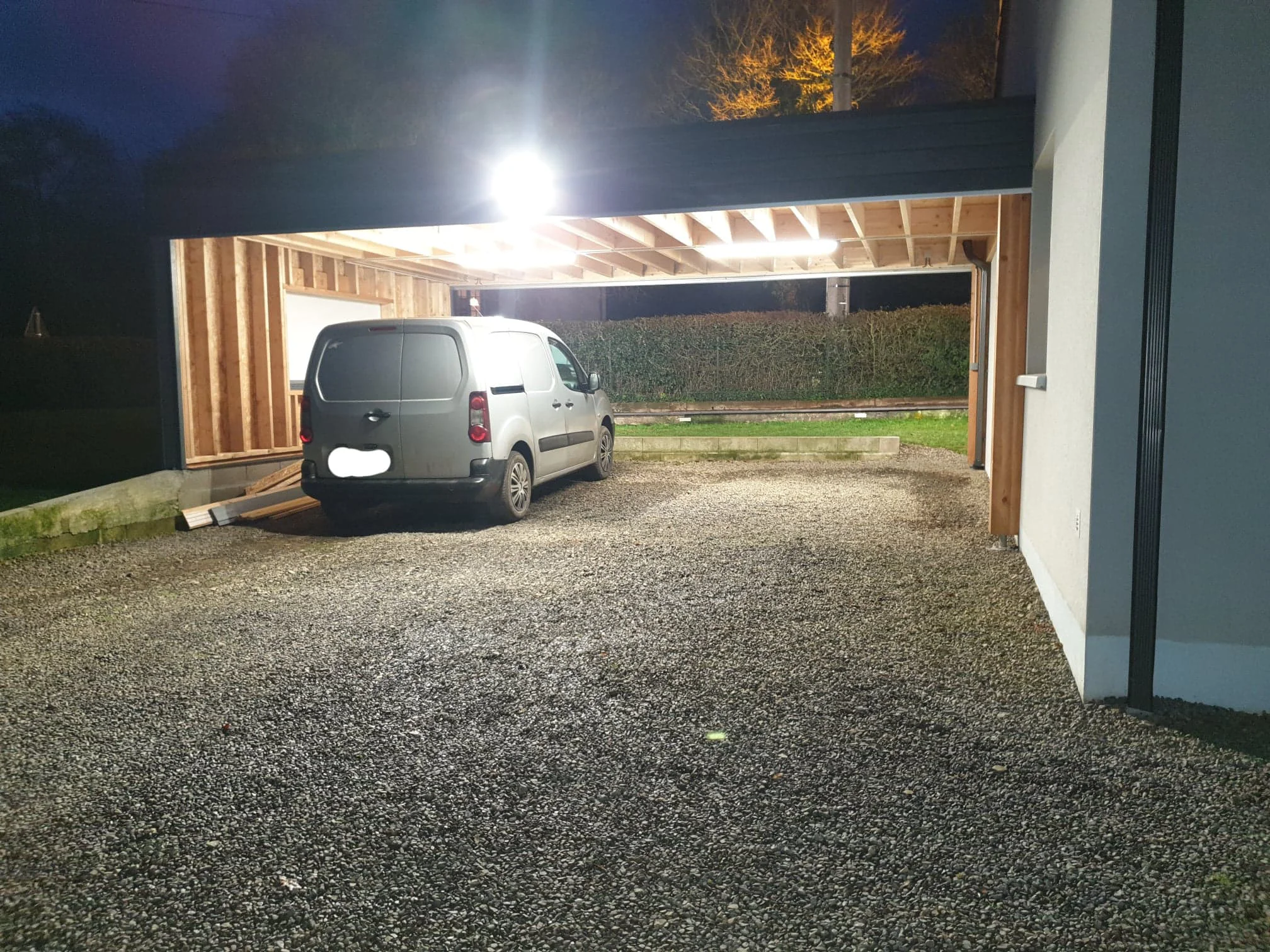 Éclairage extérieur d'un carport par Cuvigny Électricité électricien à Condé en Normandie